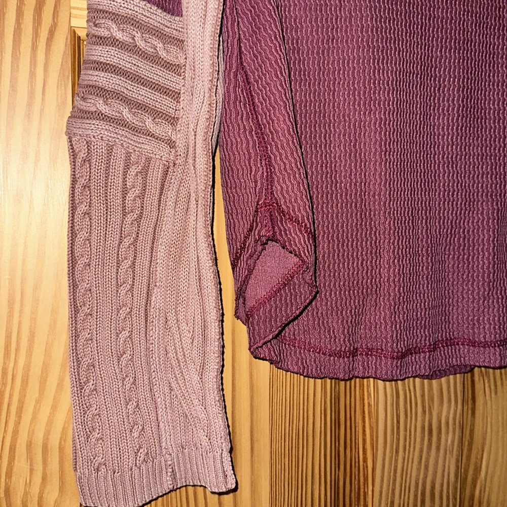 Free People We The Free Swinging Cable Cuff Vineyard Grape Combo Sweater NWT - Picture 11 of 13